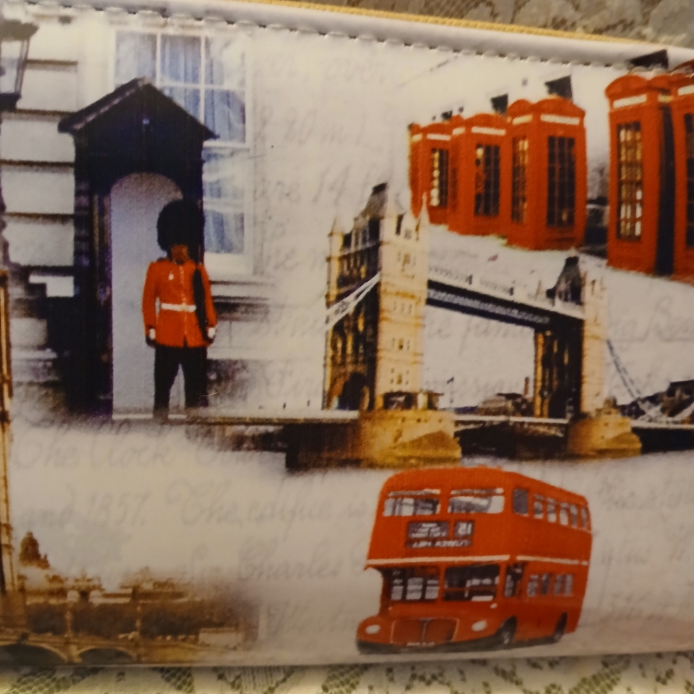 London Themed Wallet And Or Wrislet Lots Of Pretty Tourist Pictures - Picture 4 of 5
